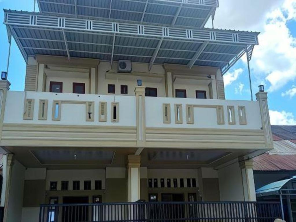 SPOT ON 2220 PINK'S Guest House Tarutung Extérieur photo