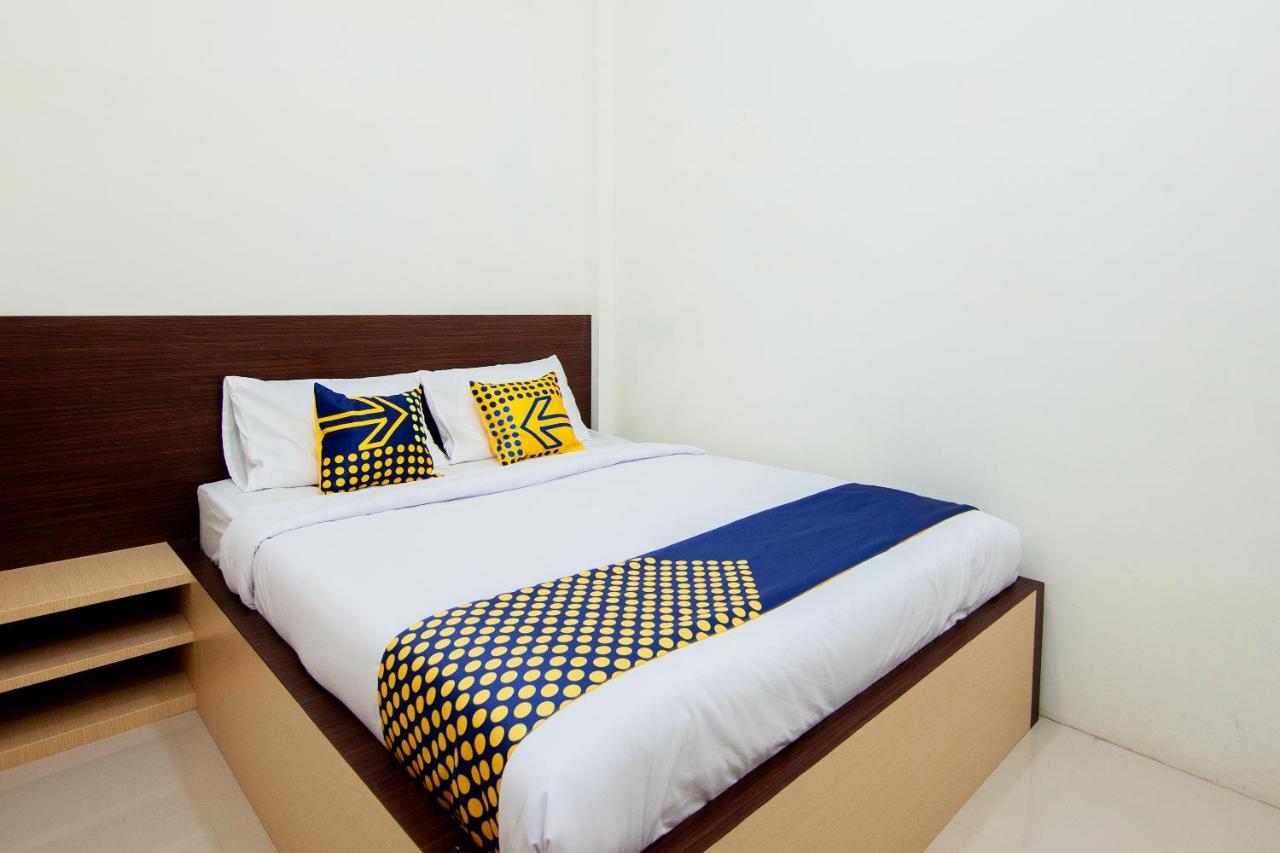 SPOT ON 2220 PINK'S Guest House Tarutung Extérieur photo